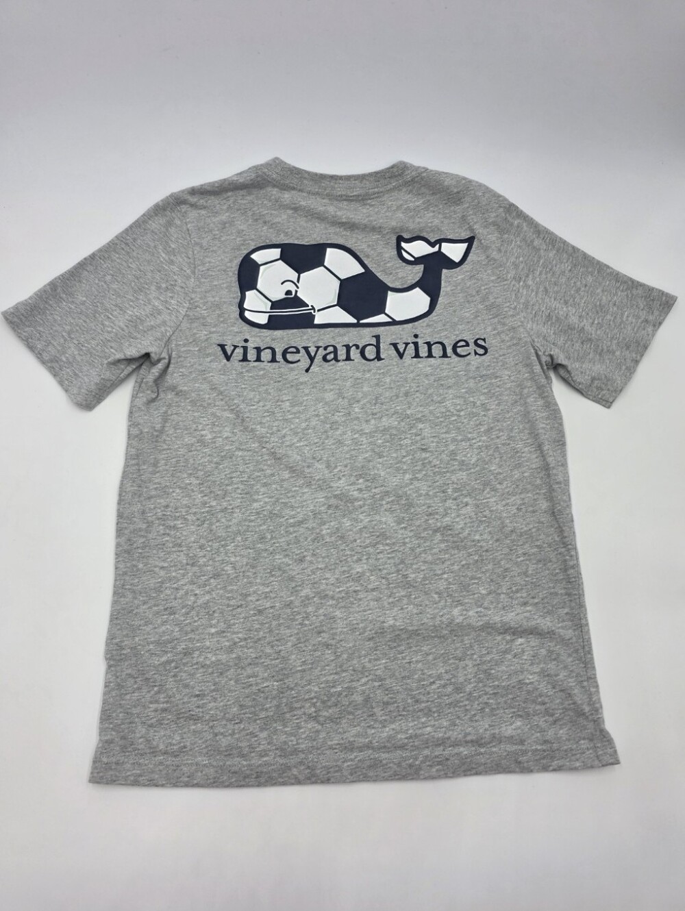 Vineyard Vines boys' soccer whale tee size S